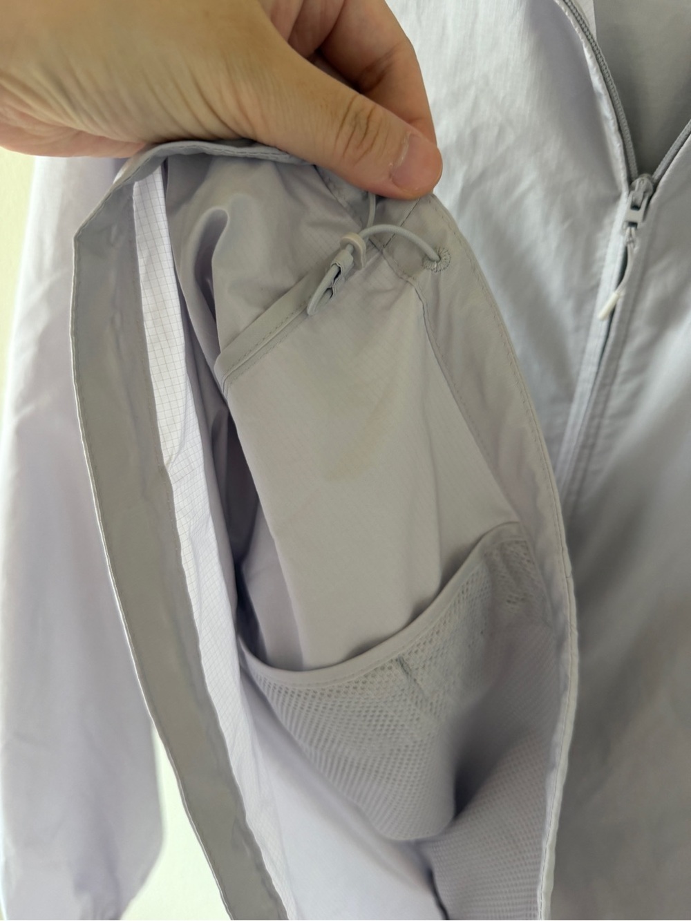 Uniqlo UV protection hoodie - Picture 4 of 6